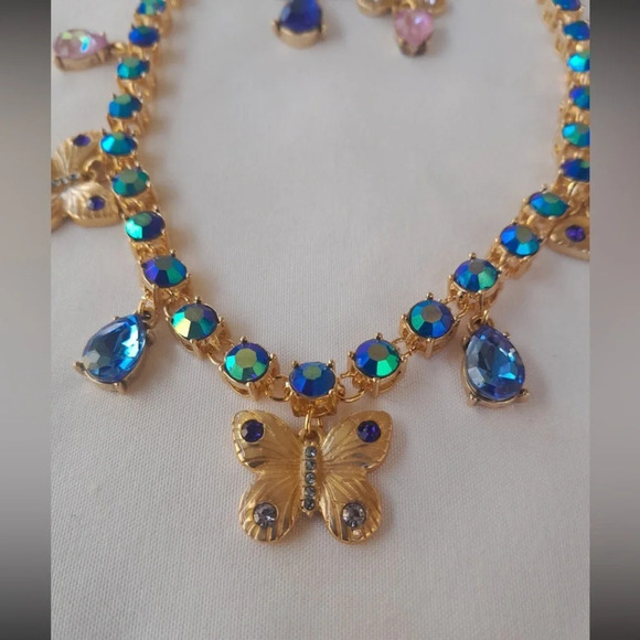 BETSEY JOHNSON ‘Buggin Out’ Butterfly Charm Necklace &. Matching Earrings NWT - Picture 10 of 13